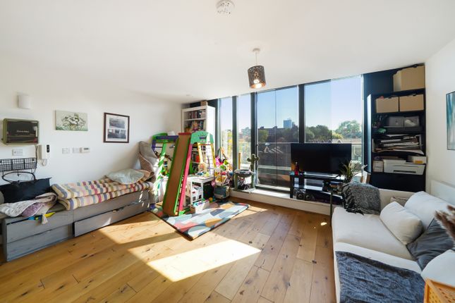 65 Woodrow, Woolwich, London, SE18 1 bed apartment for sale