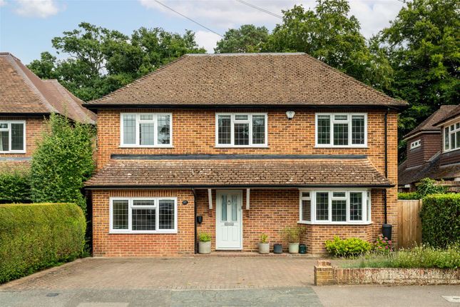 Lovelace Drive, Woking GU22 4 bed detached house for sale