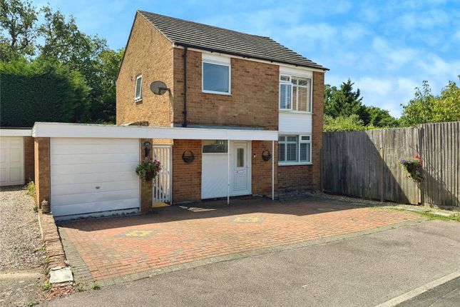 Paddock Mead, Harlow, Essex, CM18 3 bed detached house for sale