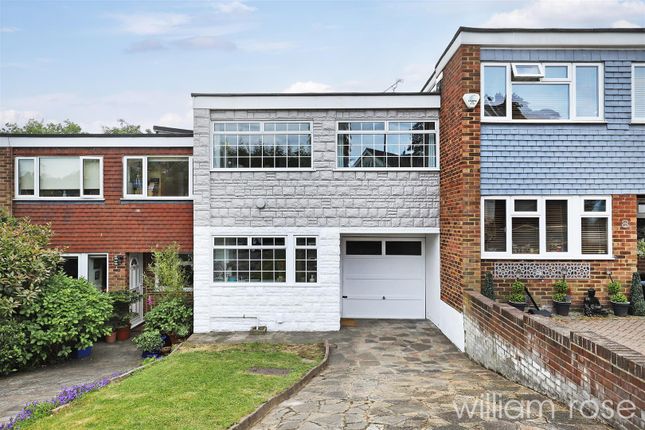 Monkchester Close, Loughton IG10 3 bed terraced house for sale