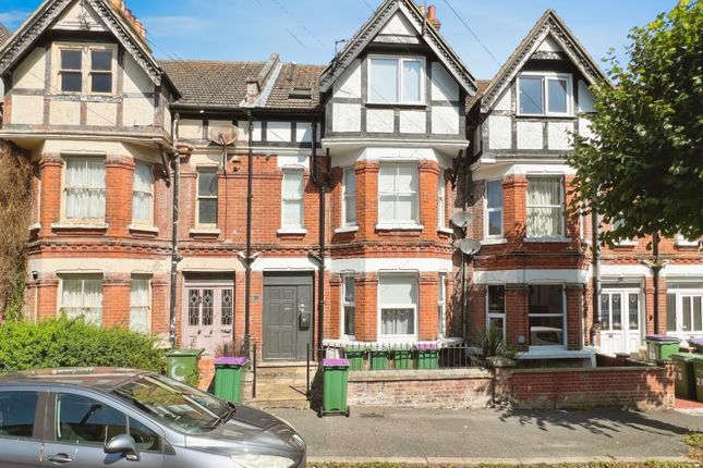 Cambridge Gardens, Folkestone, Kent... 3 bed maisonette for sale
