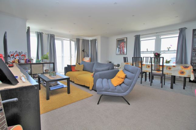 Kings Road, Brighton 3 bed apartment for sale