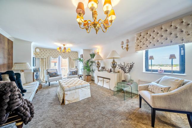 William Morris Way, London, SW6 3 bed flat for sale