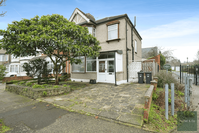 Hillview Crescent, ILFORD, IG1 3 bed end of terrace house for sale