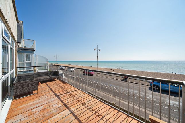 Marine Drive West, Marine Court, PO21 2 bed flat for sale