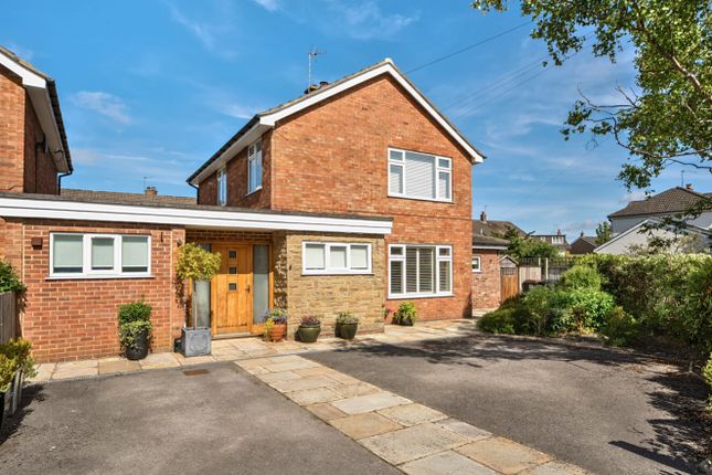 5 bedroom link detached house for sale