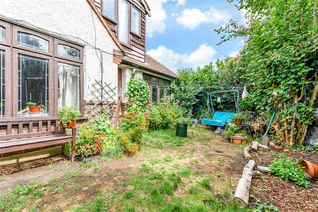 Red Street, Southfleet, Gravesend, Kent 3 bed chalet for sale