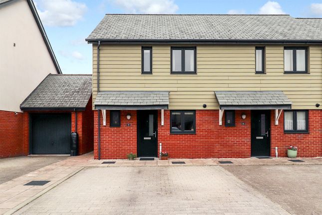 Honey Farm Close, South Molton... 2 bed semi