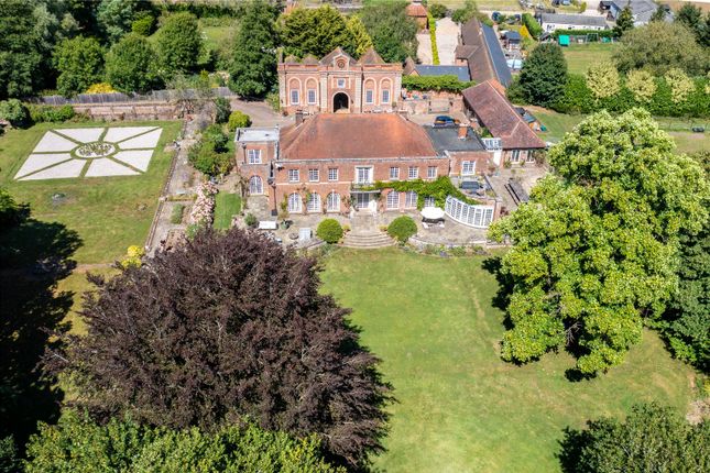 Broadfield, Hertfordshire, SG9 9 bed detached house for sale