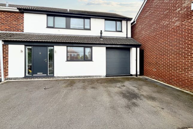 Alkrington Close, Bury, BL9 4 bed semi