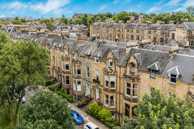 Westbourne Gardens, Glasgow G12 4 bed flat for sale