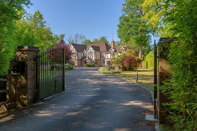 Langshott, Horley, Surrey, RH6 5 bed detached house for sale