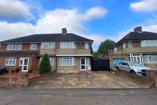 Durrants Drive, Croxley Green... 3 bed semi