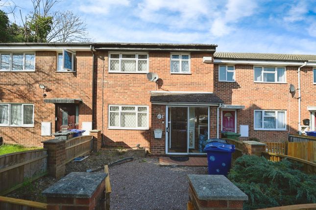Dent Close, South Ockendon RM15 3 bed terraced house for sale