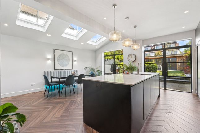 5 bedroom semi-detached house for sale