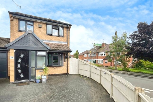 The Priors, Warwickshire CV12 3 bed link detached house for sale
