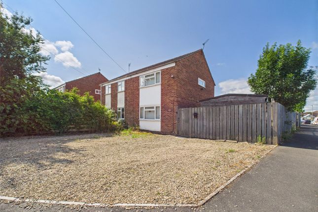 Fieldcourt Gardens, Quedgeley... 3 bed semi