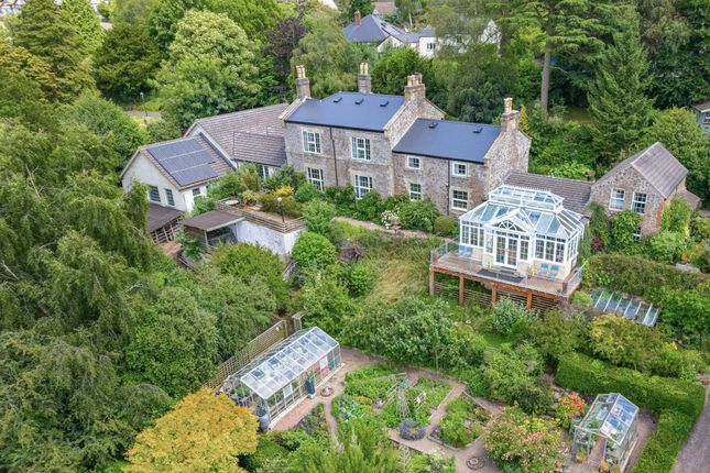 6 bedroom detached house for sale