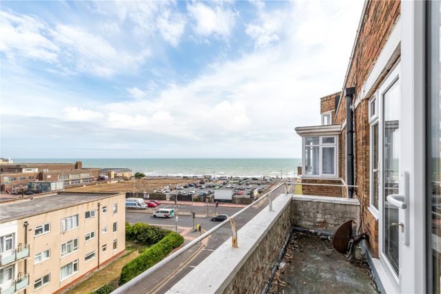 Kingsway, Hove, East Sussex, BN3 3 bed apartment for sale