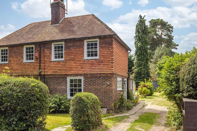 Sandy Lane, Crawley RH10 3 bed cottage for sale