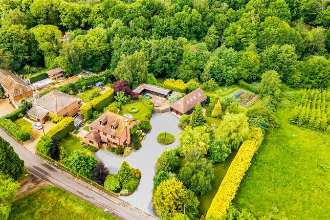6 bed detached house