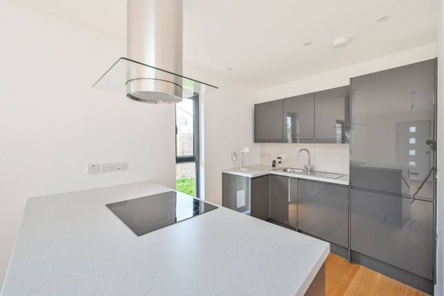 Ironbridge Mews, Stratford, London, E15 2 bed bungalow for sale
