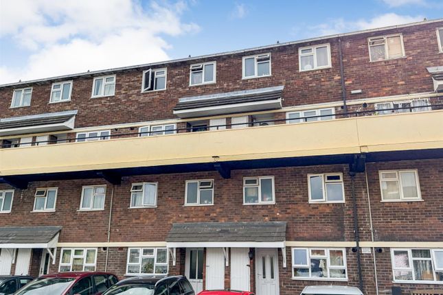 Crestwood Court, Oswestry 3 bed flat for sale
