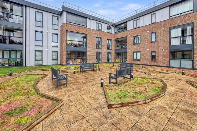527 – 529  Staines Road, Hounslow 2 bed flat for sale