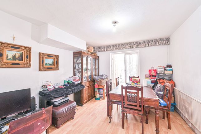 Colindeep Lane, Colindale, London, NW9 3 bed semi