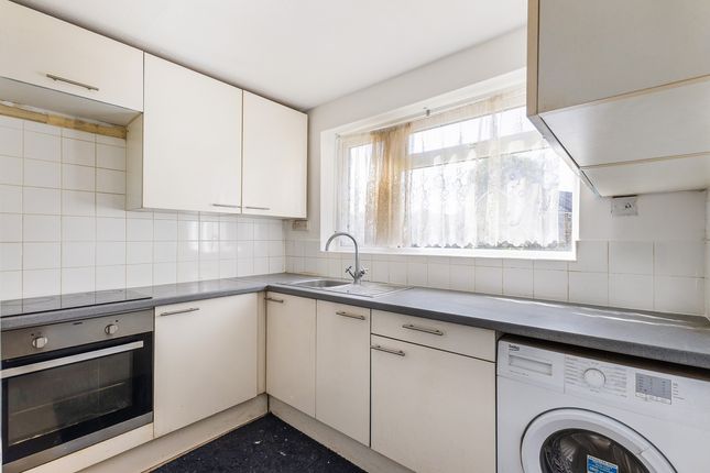 Hawker Court  KINGSTON HILL 2 bed flat for sale