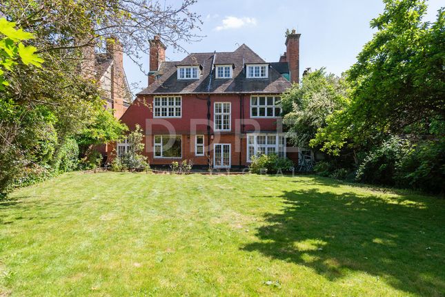6 bed detached house