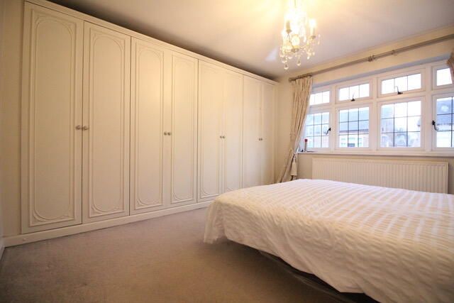 Charles Street, Uxbridge UB10 3 bed detached house for sale