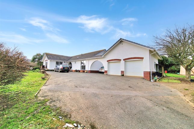 Lynstone, Bude, Cornwall, EX23 3 bed bungalow for sale