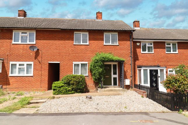 Spenders Close, Basildon, Essex, SS14 2 bed terraced house for sale
