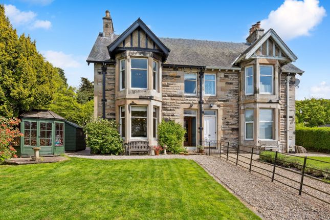 5 bedroom semi-detached house for sale