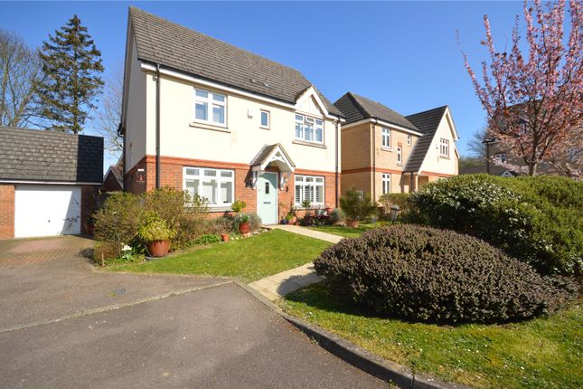 Oakley Gardens, Luton, Bedfordshire, LU4 4 bed detached house for sale