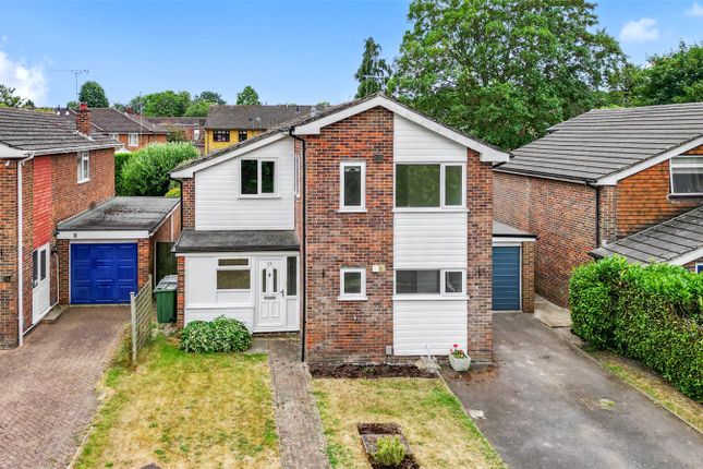 Bridge Walk, Hampshire GU46 4 bed detached house for sale