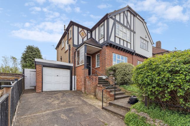 Winton Drive, Croxley Green... 3 bed semi