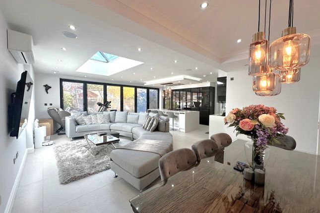Shelley Crescent, Hounslow, Greater... 5 bed semi