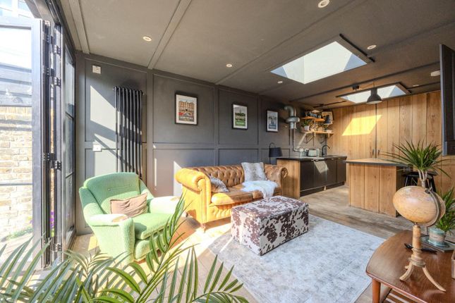2 bedroom detached house for sale