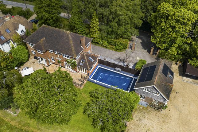 5 bed detached house