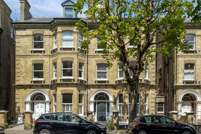 Cromwell Road, Hove, BN3 2 bed flat for sale