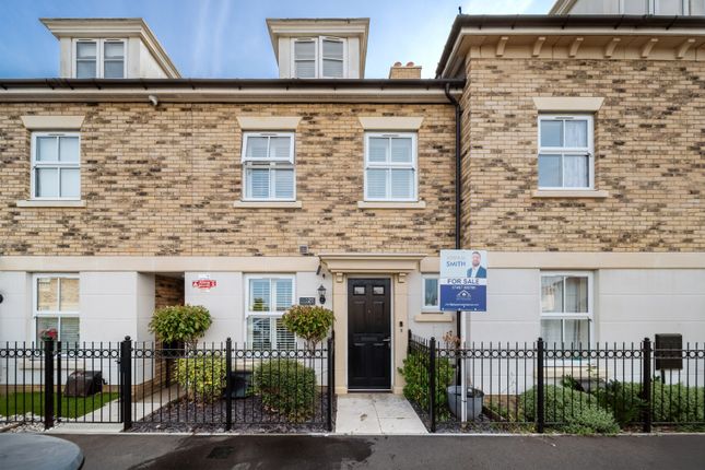 Mason Avenue, Swanscombe DA10 4 bed terraced house for sale