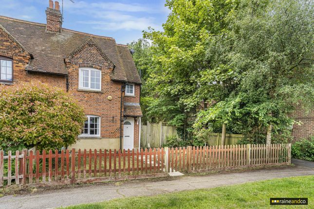 Glebeland, Hatfield 3 bed end of terrace house for sale