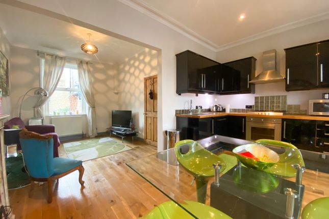 Grove Vale, East Dulwich, London, SE22 3 bed flat for sale