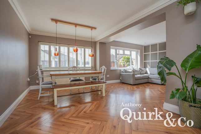 Ouida Road, Canvey Island, SS8 4 bed detached house for sale