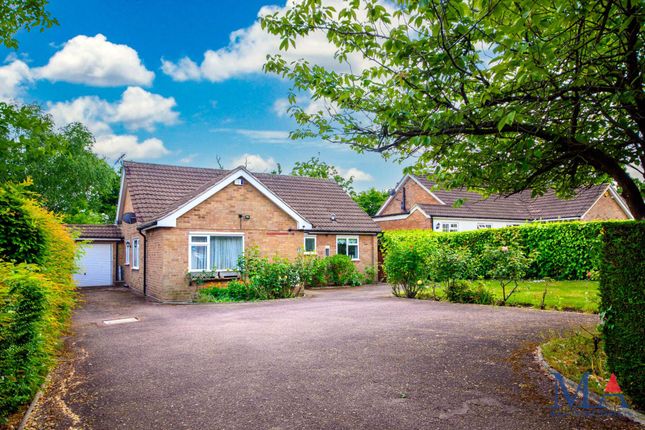 Lodge Avenue, Elstree 3 bed detached house for sale