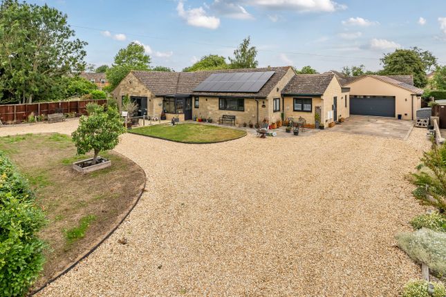 Castle Eaton, Wiltshire, SN6 3 bed bungalow for sale