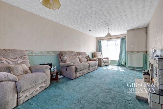 Long Acre, Basildon, SS14 3 bed terraced house for sale