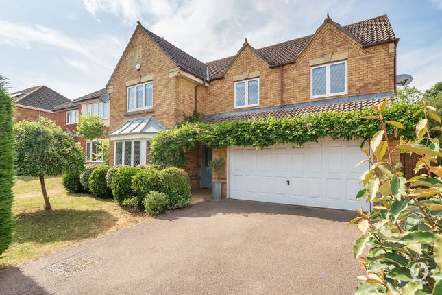 Lorimar Court, Sittingbourne, Kent, ME10 5 bed detached house for sale